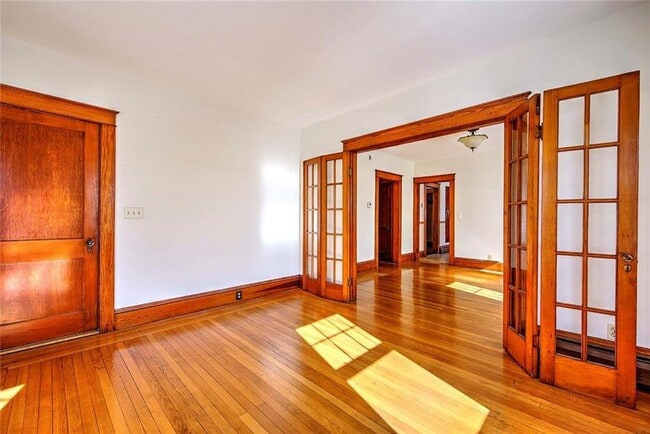 Building Photo - 910 Hope St