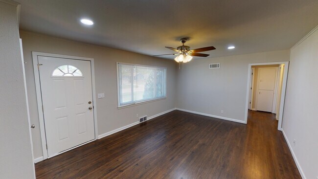 Building Photo - 6010 E 18th St