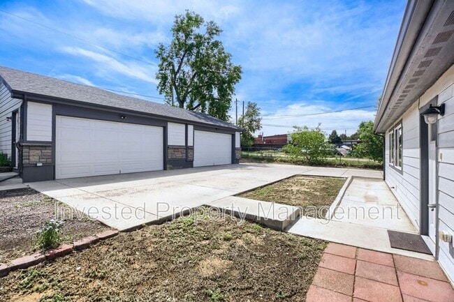 Building Photo - 6822 Niagara St