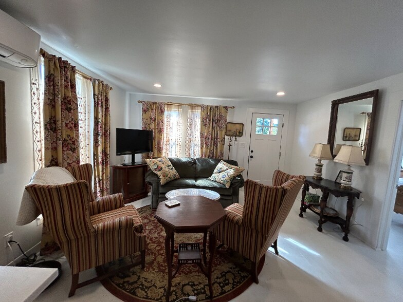 Building Photo - 44 N H St