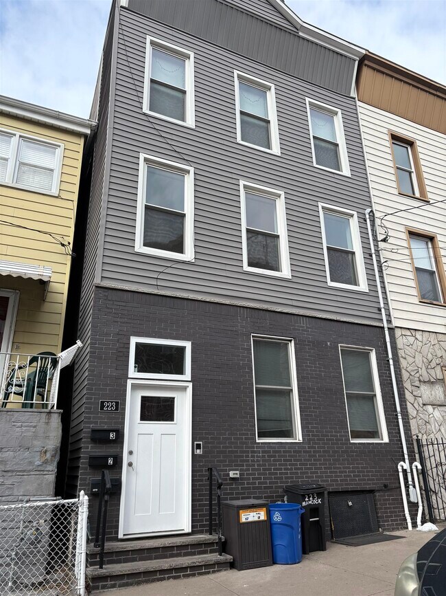 Building Photo - 223 Hancock Ave