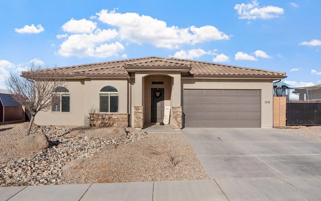 Building Photo - Gorgeous 4 Bedroom Home Surrounded by the Desert Landscape of Southern Utah
