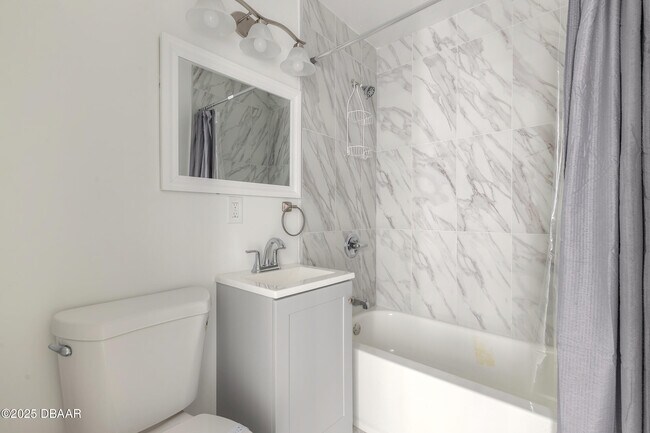 Building Photo - 138 Kingston Ave