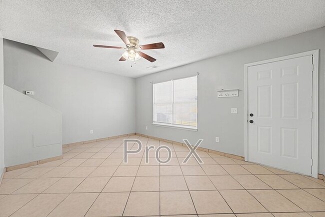 Building Photo - 3403 SW Victoria Pl