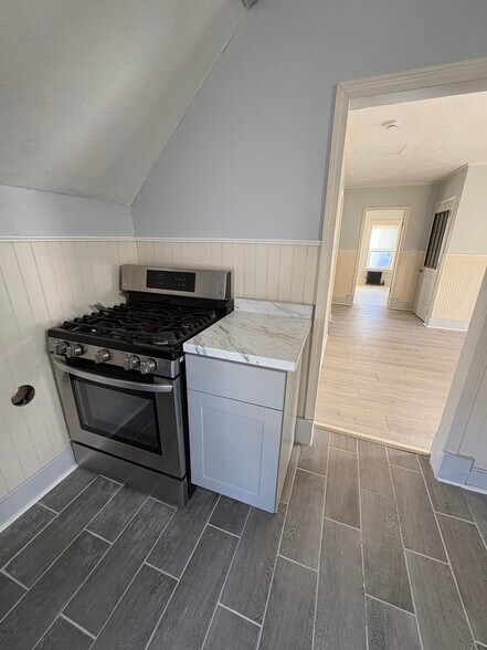 Building Photo - 121 London St