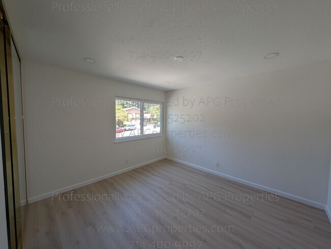 Building Photo - 289 S Solomon Dr