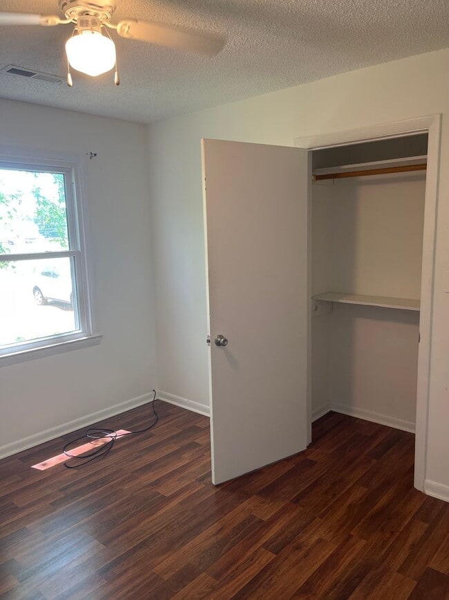 Building Photo - 2 BR 1 BA House in Buchanan VA
