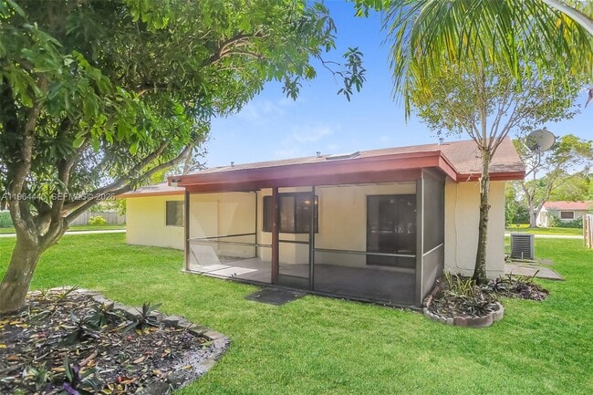 Building Photo - 1013 SW 49th Ave