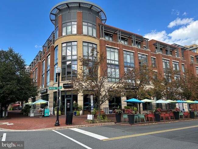 Building Photo - 520 John Carlyle St