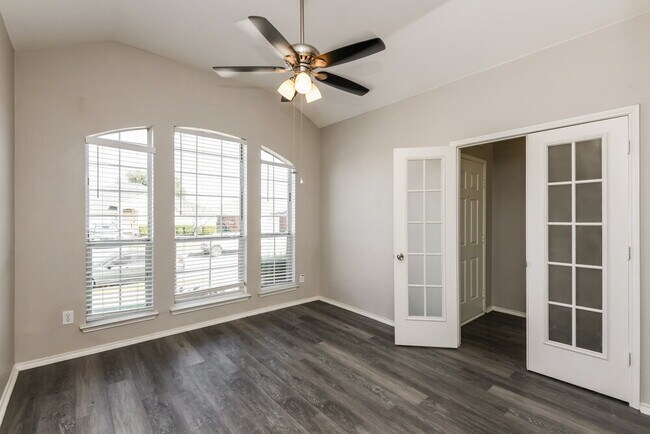 Building Photo - 1007 Andrew St