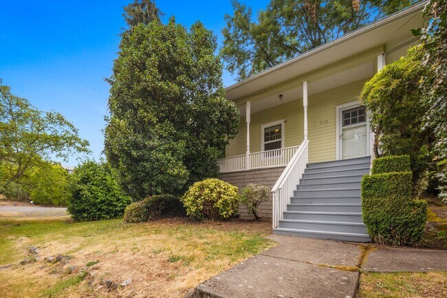 Building Photo - 712 SW 3rd Pl