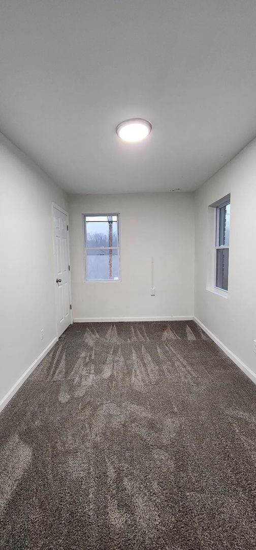 Building Photo - Newly Renovated 3-Bedroom Apartment in Pen...