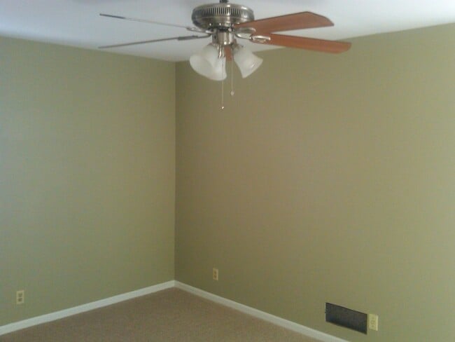 Building Photo - This Home is an Entertainer's Delight on Corner Lot!