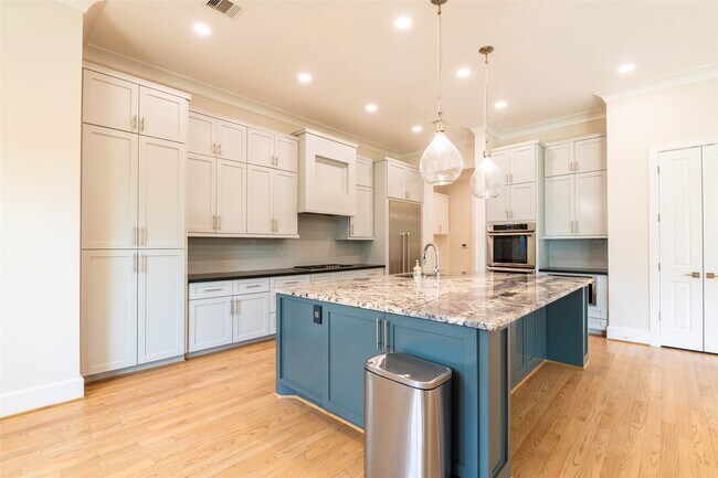 Building Photo - 1507 Martin St