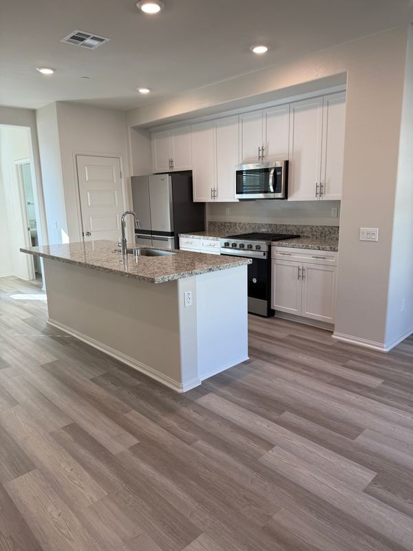 Building Photo - 40451 Melrose Dr