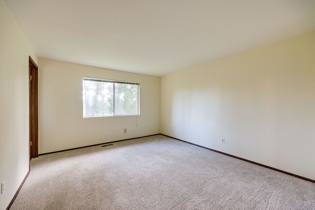 Building Photo - 4617 Basswood Ct SE