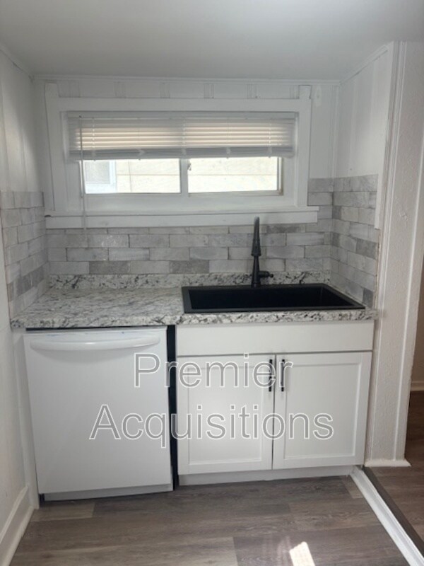 Building Photo - 2709 Sanford Ave