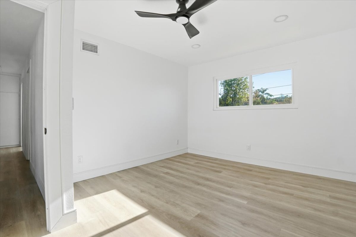 Building Photo - 1410 Pleasantview Dr