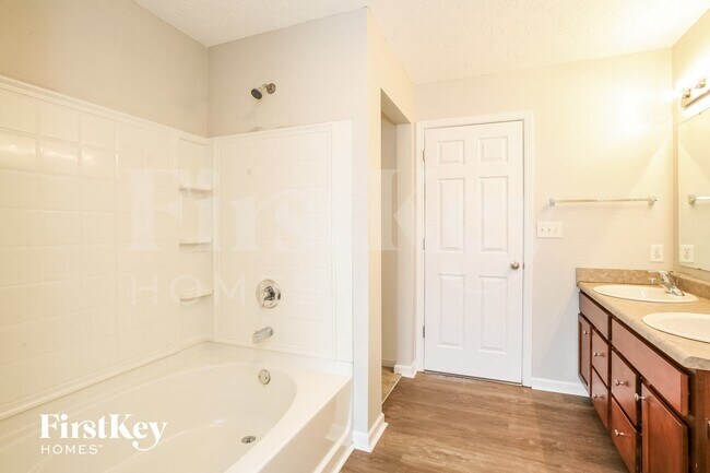 Building Photo - 2608 Liatris Dr