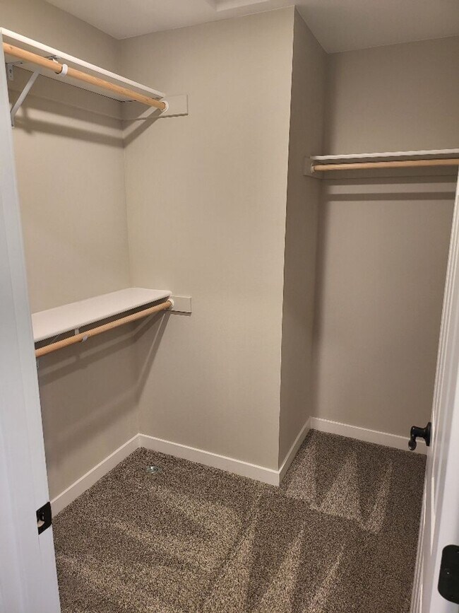 Building Photo - STATUS: AVAILABLE  | $2100.00 a month + $1...