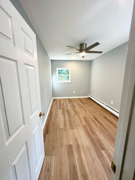 Building Photo - 424 Paxson Ave