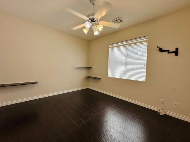 Building Photo - GORGEOUS 2 STORY HOME WITH A GRAND ENTRY &...