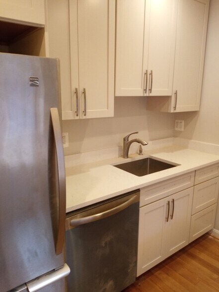 Kitchen - 1085 Paper Mill Ct NW