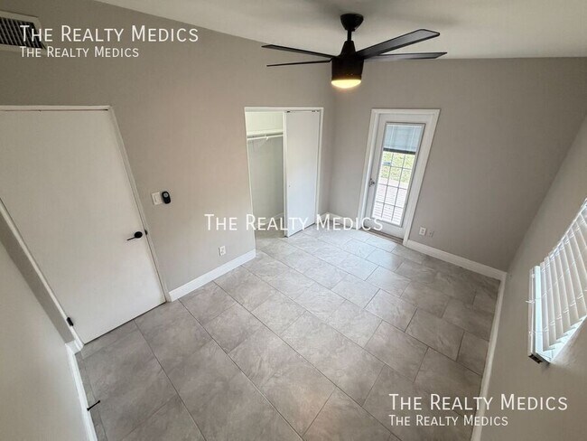 Building Photo - 3612 Surrey Dr