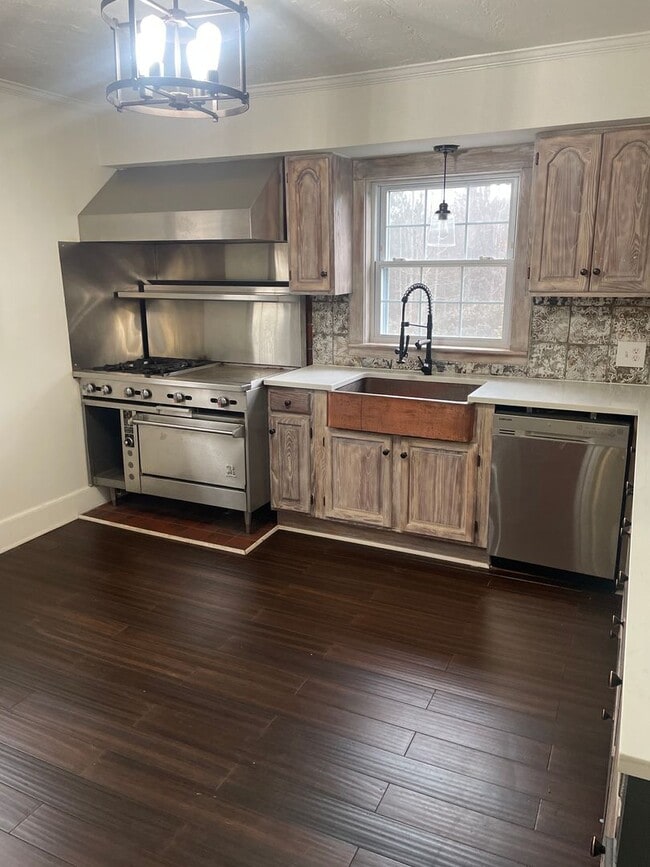 Building Photo - 2812 Kecoughtan Rd