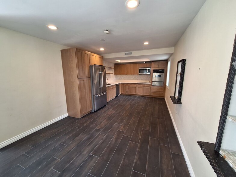 Building Photo - 2305 Rockefeller Ln