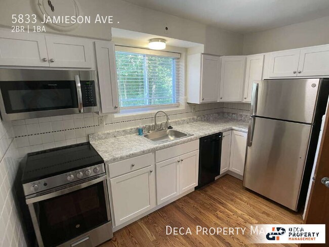 Building Photo - 5833 Jamieson Ave