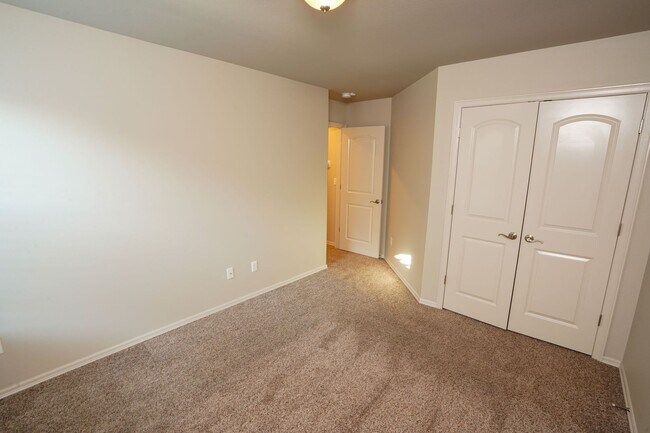Building Photo - 3 Bed | 2 Bath in New Tulsa!