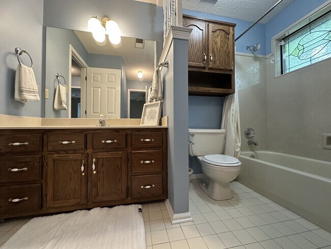 Building Photo - Gorgeous Home on the Lake in Lakeland!!