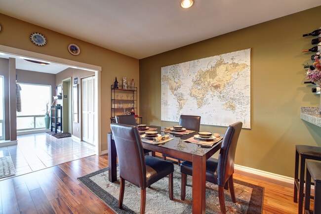 Building Photo - Great Priced Westlake Condo with Electric ...