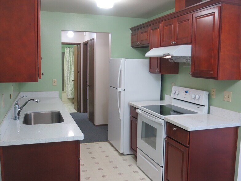 Kitchen Smooth Top Range - 12044 15th Ave NE
