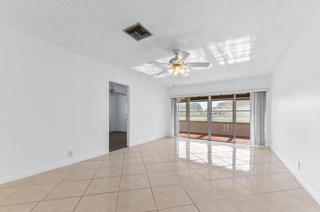 Building Photo - 357 Flamingo Ln