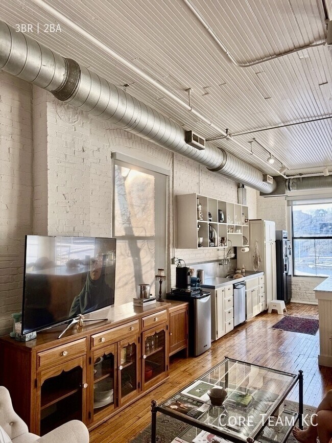 Building Photo - 1800 Central St