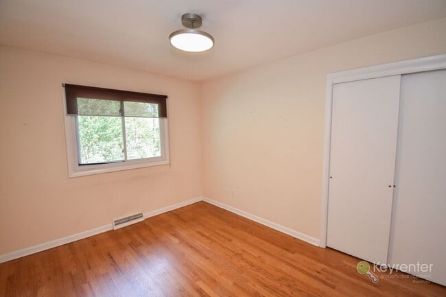 Building Photo - 981 Limekiln Rd