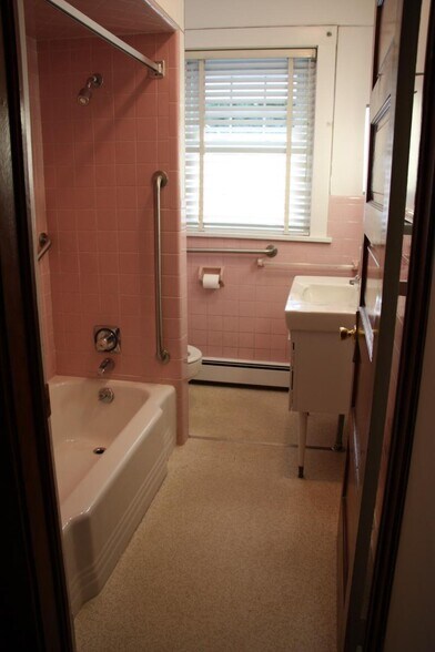 Bathroom - 1006 Center St
