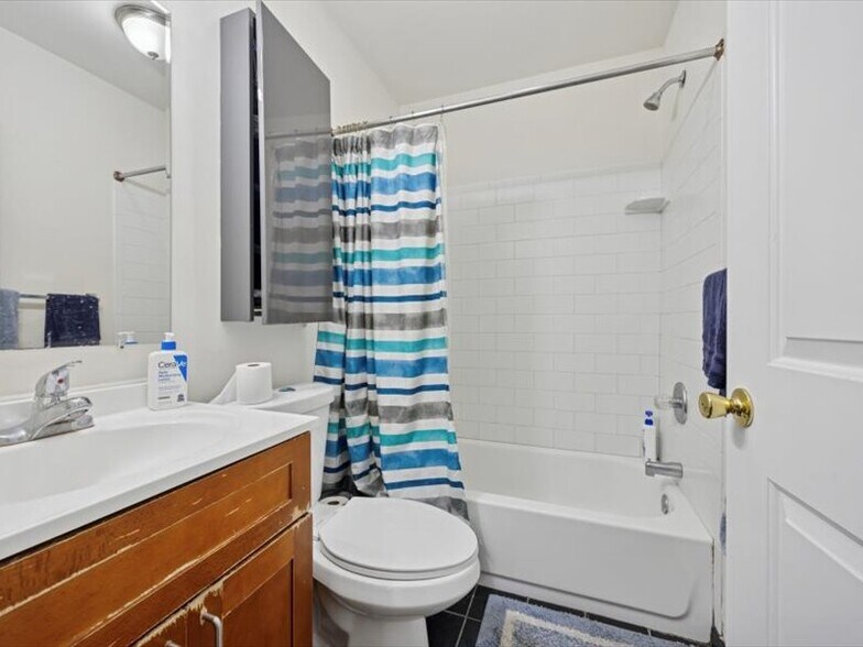 Building Photo - 928 S 15th St