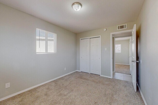 Building Photo - NE Mid-Century Modern 3 Badroom 1.5 Bath with garage