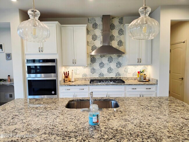 Building Photo - 17505 Shakes Creek Dr