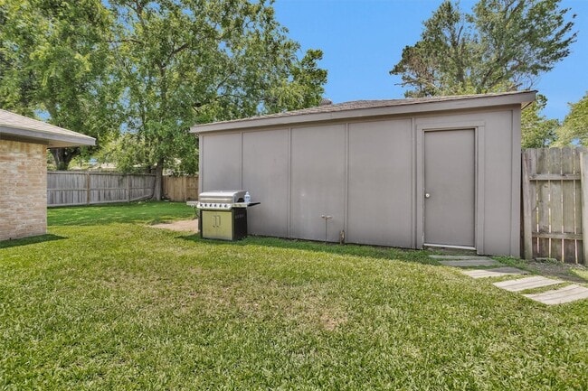 Building Photo - 4735 Lost Oak Dr