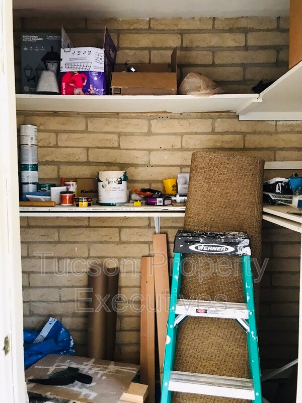 Building Photo - 7742 E Tanque Verde Ln