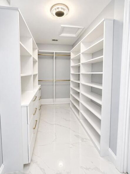 Building Photo - 2105 Deer Creek Woodlands Way