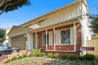 Building Photo - 1451 Franklin St in Santa Monica!  Steps to SM Blvd and near the Water Garden.