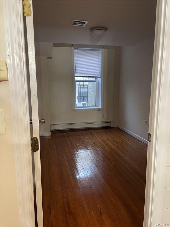 Building Photo - 328 Troy Ave