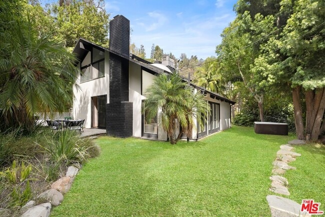 Building Photo - 1561 Clear View Dr