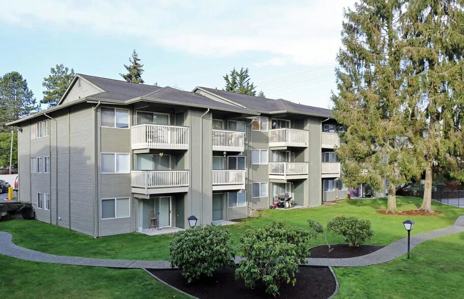 Building Photo - Bluffs at Evergreen