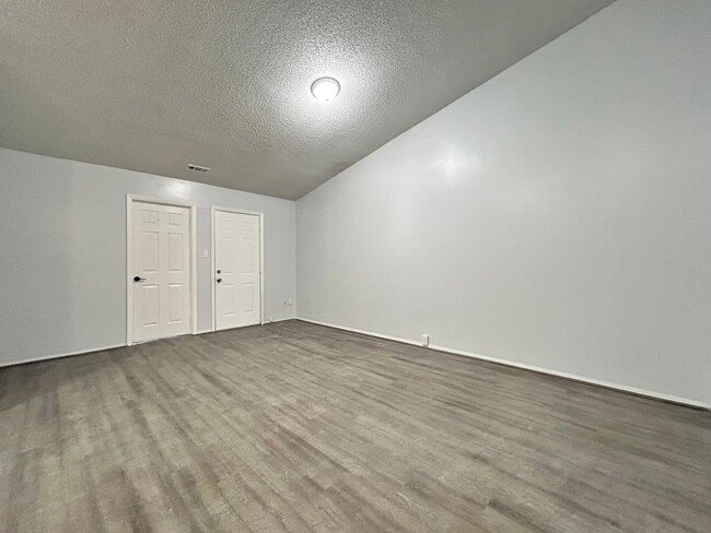 Building Photo - Welcome to this beautiful townhome in Virg...